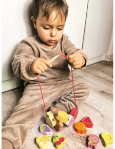 CLASSIC WORLD Drewniana Nawlekanka Owoce 13 el. 2