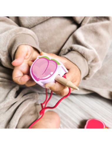 CLASSIC WORLD Drewniana Nawlekanka Owoce 13 el.